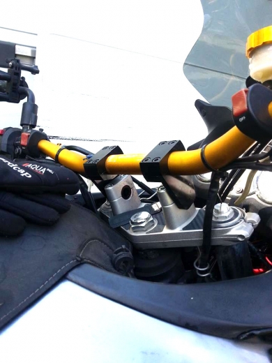 DL 650 V-strom 2004-2011 : Pivoting HANDLE BAR RISER